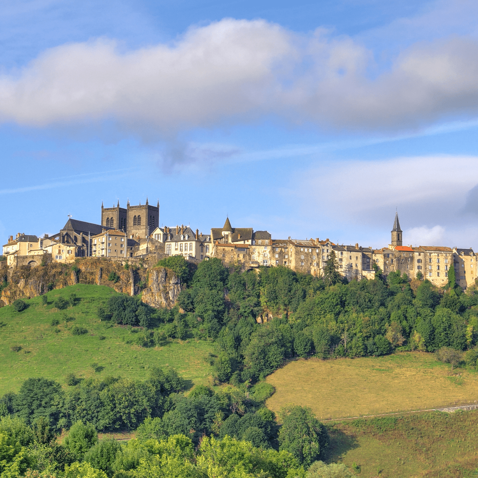 conciergerie location de vacances dans le Cantal